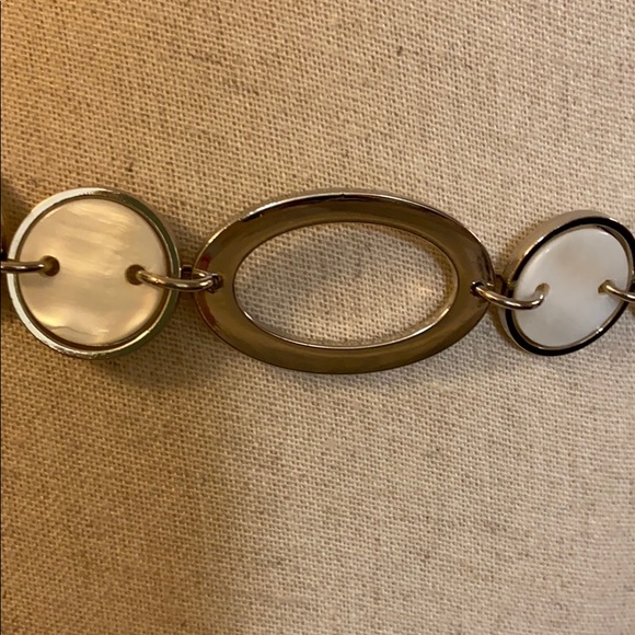 Belt w/ alternating open ovals & faux MOP circles - Picture 2 of 6